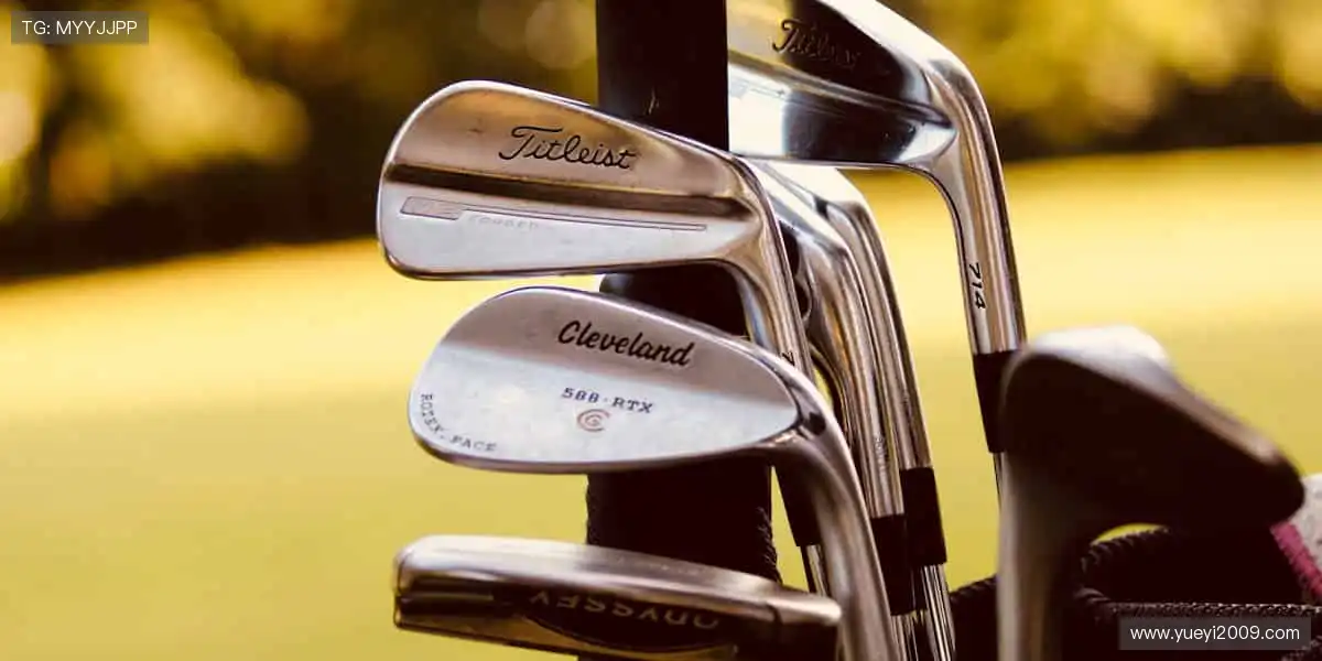 周边好物，粉丝专属！👕🎁 从球衣到纪念章，把热爱穿在身上！